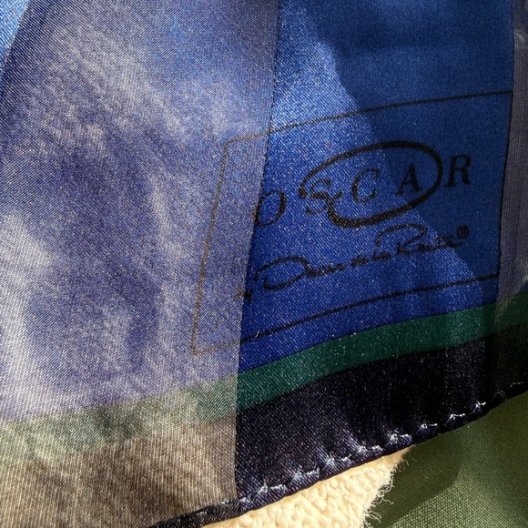 NWT Oscar de la Renta 100% Silk Scarf in Blue and Green - Picture 4 of 11